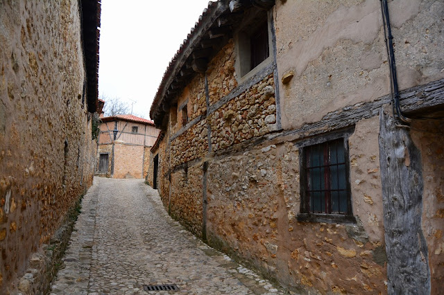 Ruelle principale du village de Calatanazor Ruelle principale du village de Calatanazor