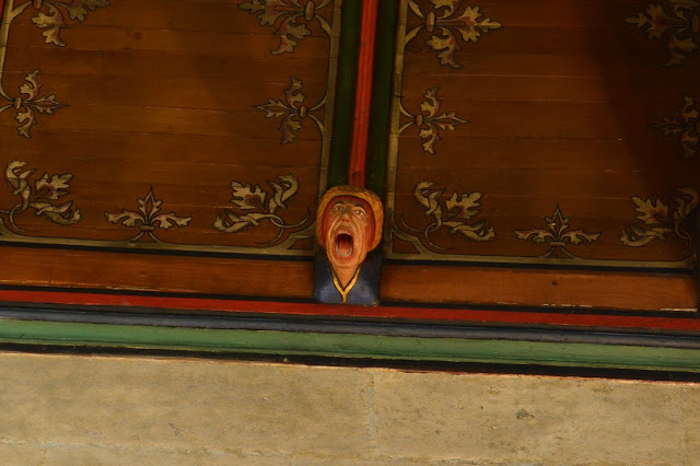 Détail d'une tête de noble au niveau de la charpente.  Beaune