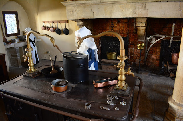 Le fourneau avec les cols de cygne. Beaune