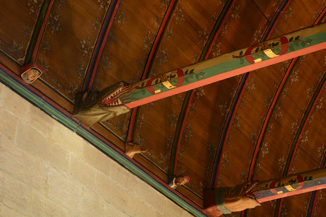 Charpente avec les têtes de dragons. Beaune