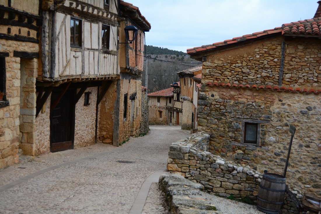 Ruelle principale du village de Calatanazor Ruelle principale du village de Calatanazor
