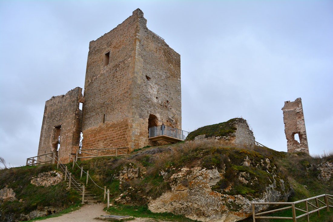 château de Calatanazor, avec la tour de l'Hommage château de Calatanazor, avec la tour de l'Hommage