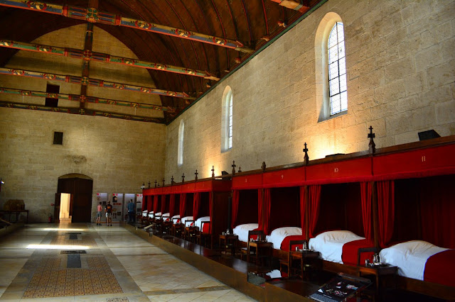 Vue d'ensemble de la salle des Pauvres. Beaune