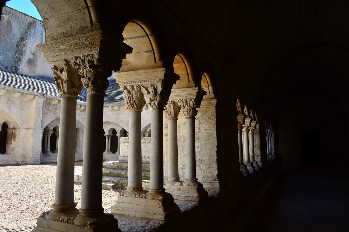 cloître abbaye de Montmajour