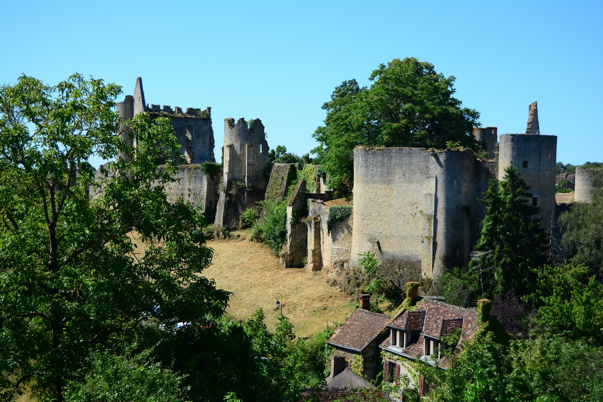 Angles sur l'Anglin et son château