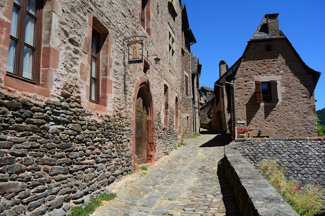 Une ruelle de Conques.