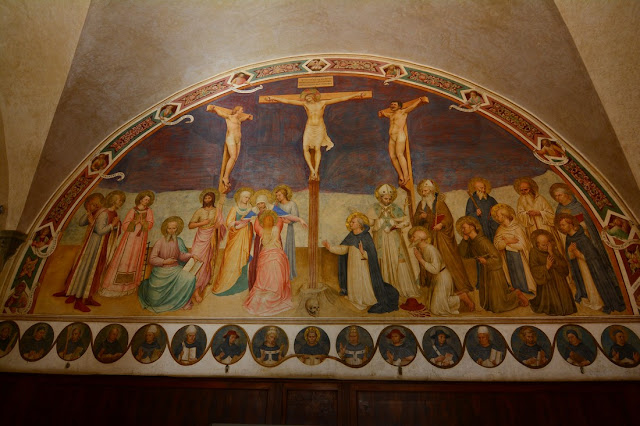 Crucifixion avec les Saints - Fra Angelico - 1441