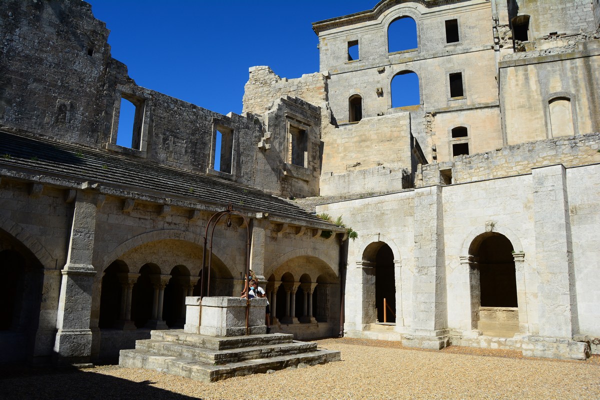 cloître de l'abbaye de Montmajour